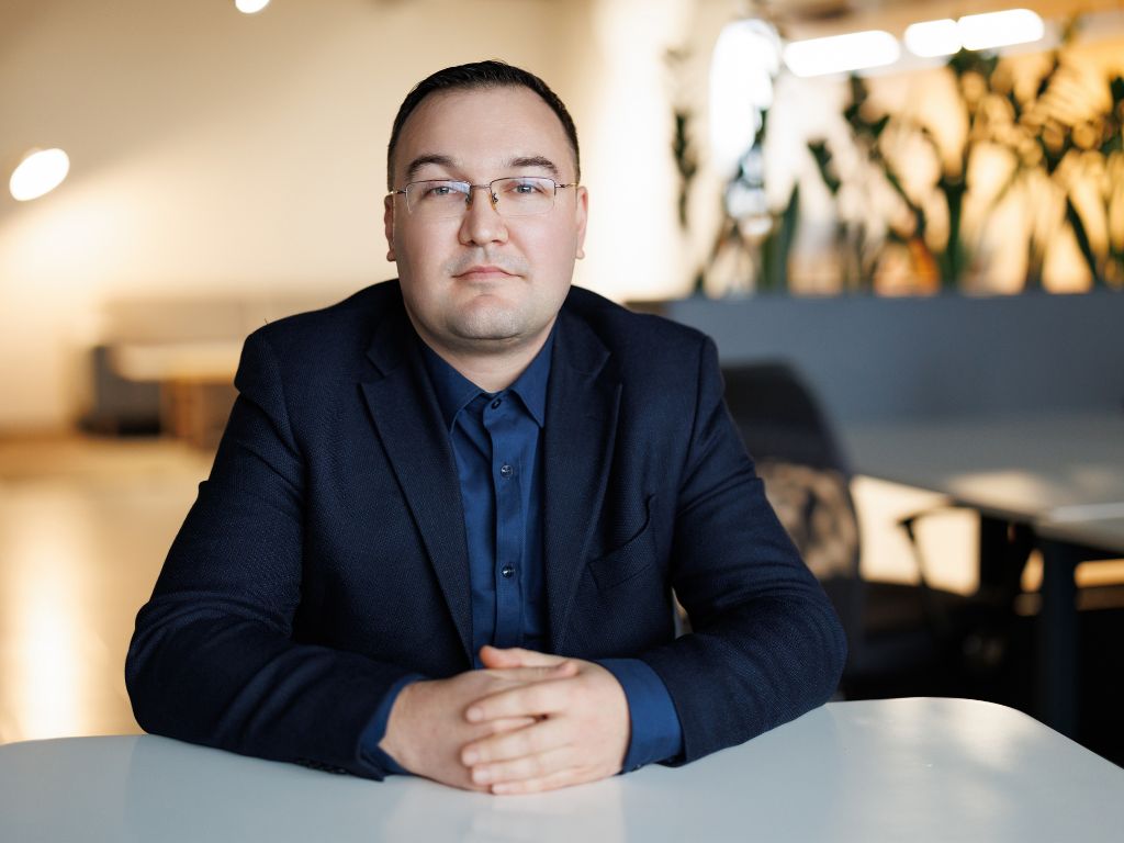 Adrian Savciuc și transformare digitală cu sens: ce poate aduce un lider fracțional unei organizații care vrea să fie data-centrică